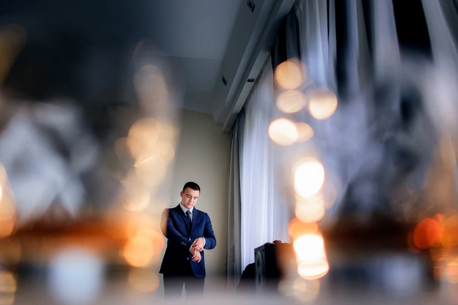 Corporate lifestyle image showing a professional getting ready in a modern interior, representing MS Kapital’s focus on confidence and success.